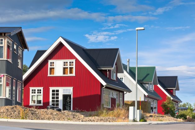 Here’s How Hiring a Local Contractor Benefits Your Siding Project