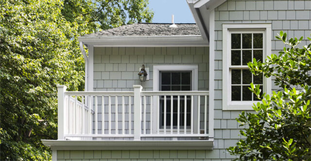 hardieshingle-siding-in-straight-edge-panel-home